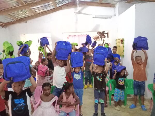 Entrega de Útiles, El Caliche Cristo Rey