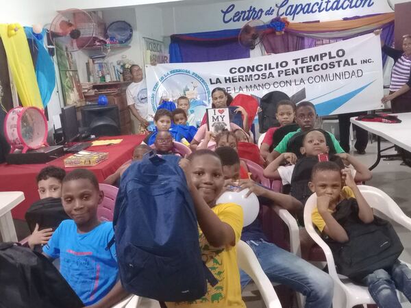 Entrega de Útiles, Escuela Cristo Rey