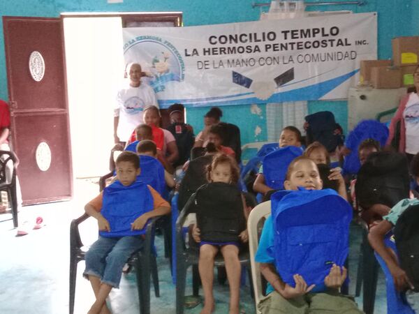 Entrega de Útiles, Los Morenos Punta